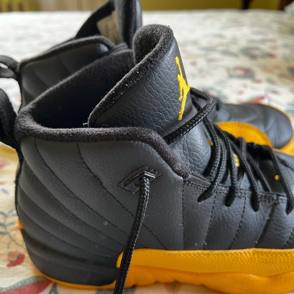 Nike Jordan Retro 12 University Gold basketball shoes - Picture 6 of 12